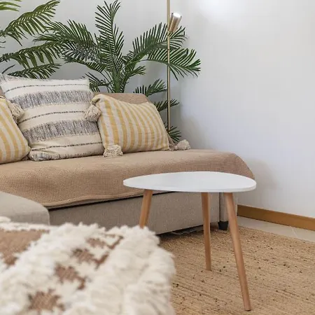 Апартаменты Modern 1br In With Balcony & Parking, By Hopstays