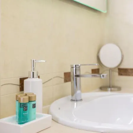 Modern 1br In With Balcony & Parking, By Hopstays Албуфейра