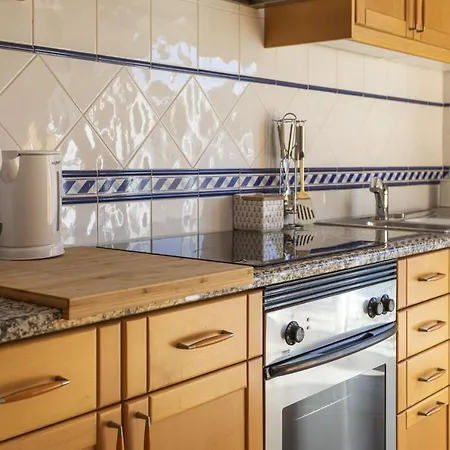 Modern 1br In With Balcony & Parking, By Hopstays *