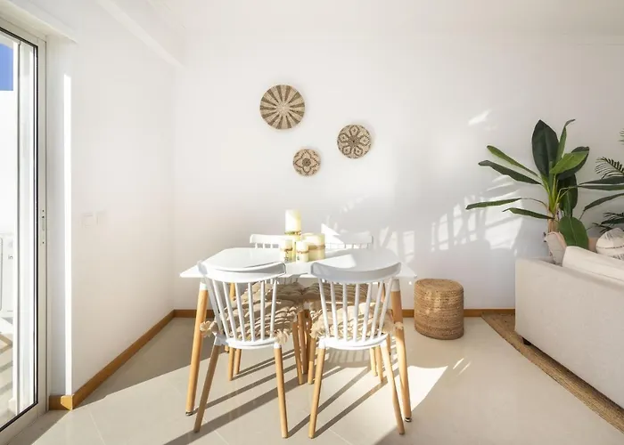 Modern 1br In With Balcony & Parking, By Hopstays 아파트 *