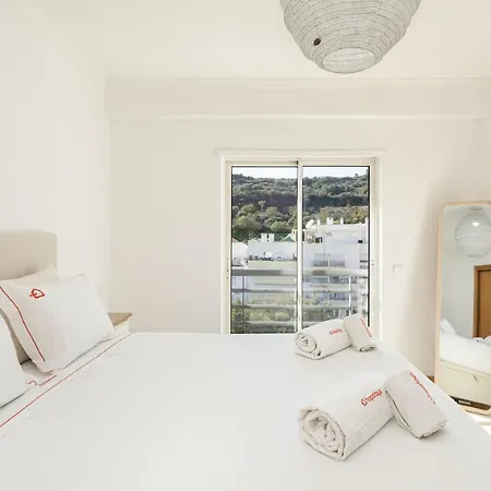 Modern 1br In With Balcony & Parking, By Hopstays *